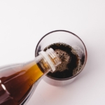 Beber sodas al ejercitarse en días calurosos podría causar daño renal